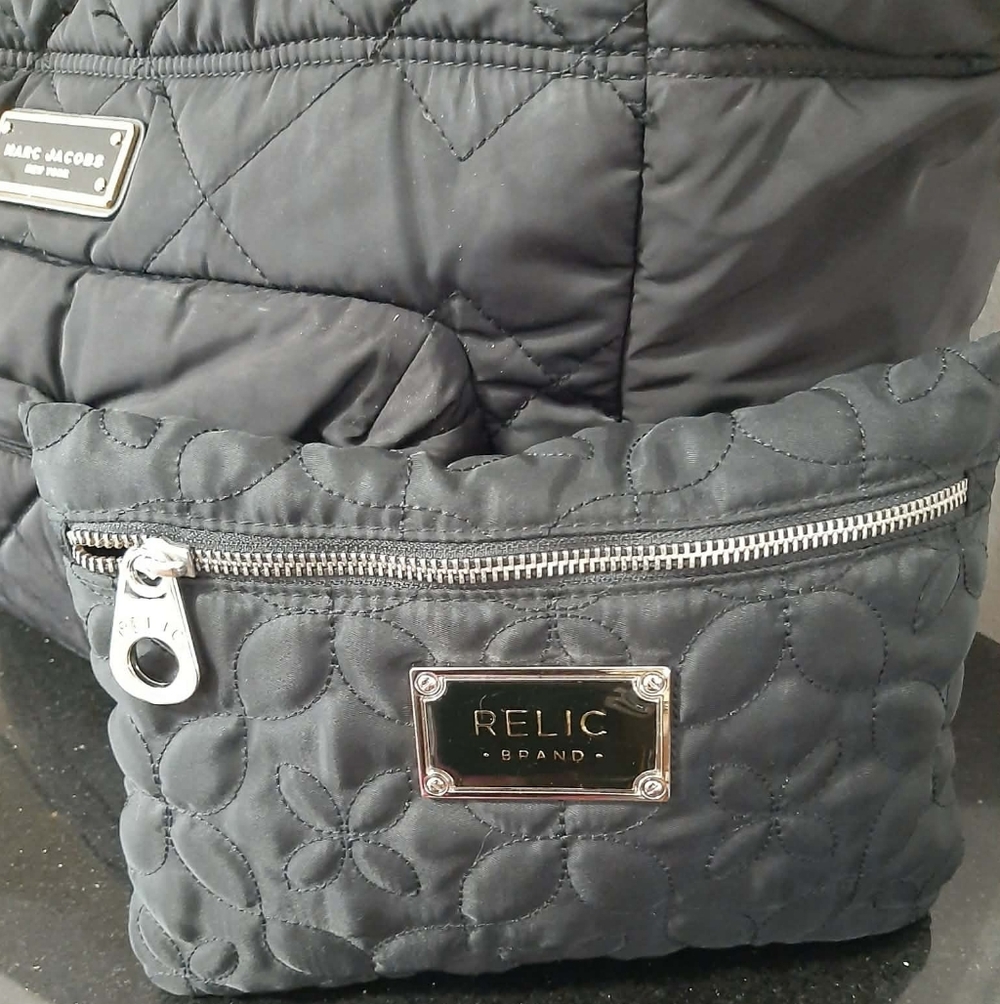 MARC JACOBS Black Quilted Nylon Tote with Matching RELIC Pouch - Picture 2 of 9